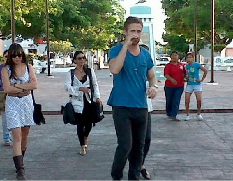 Según informaron medios locales, Rooney Mara y Michael Fassbender también estuvieron  hoy  en el puerto de Progreso y zonas aledañas filmando escenas de la próxima película de Terrence Malick.