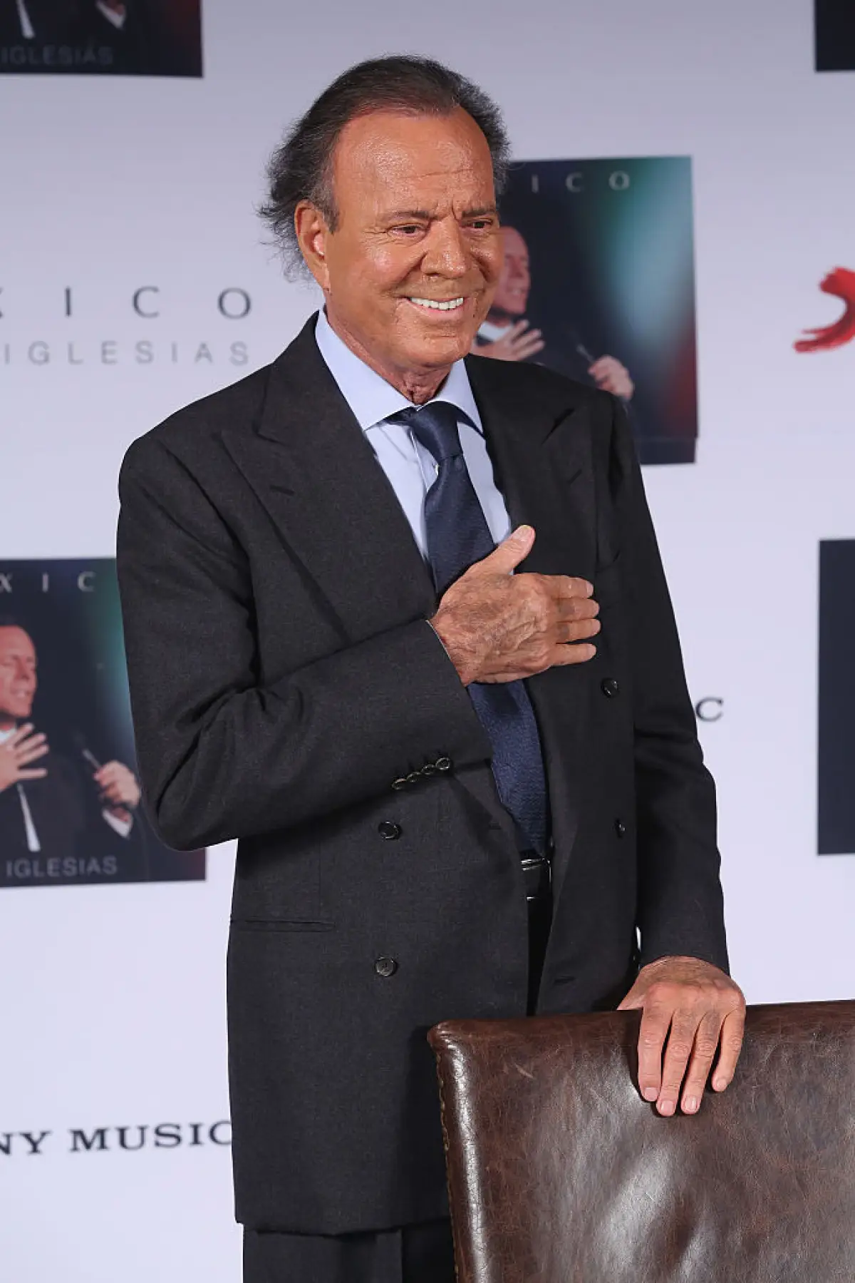 Julio Iglesias.