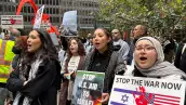La gente participa en una protesta en apoyo de los palestinos en Gaza mientras continúa el conflicto entre Israel y Hamas, en Chicago, EE. UU., el 18 de octubre de 2023.