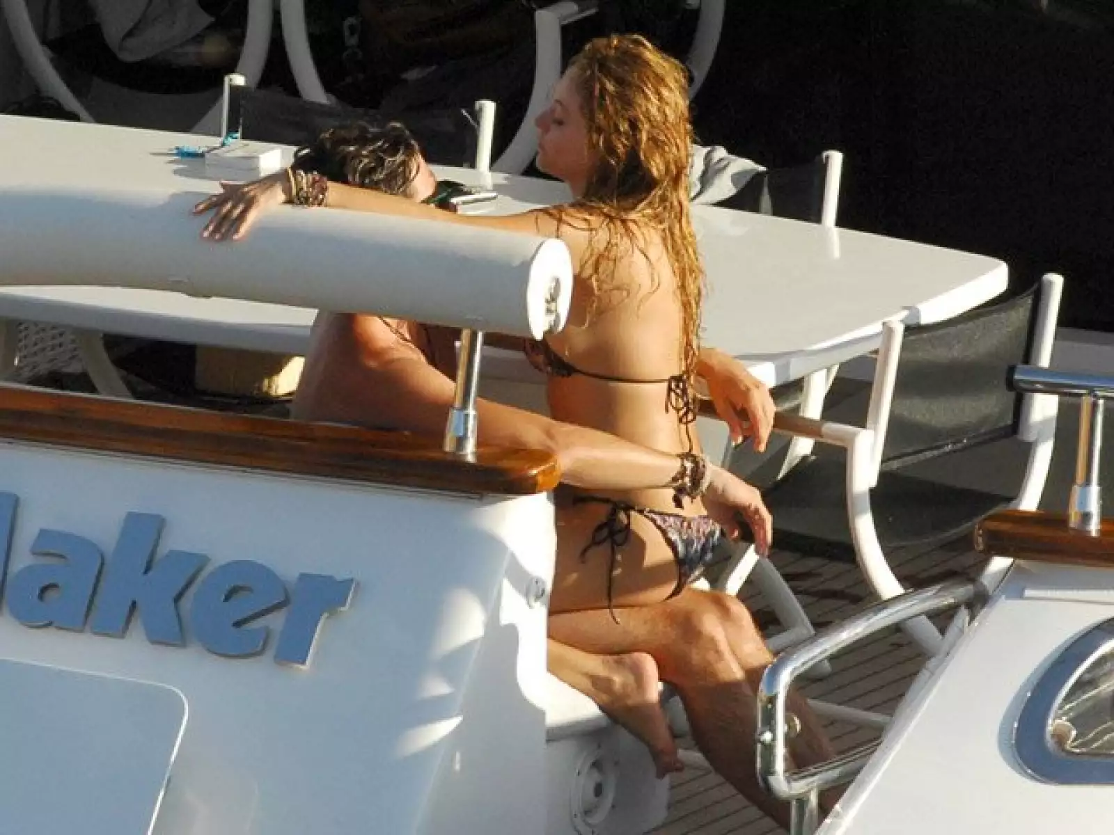 Una romántica charla cerquita, cara a cara los entretuvo un buen rato.