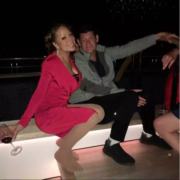 Mariah Carey y su prometido James Packer celebraron el Día de la Independencia en un yate junto a amigos y los hijos de la cantante.