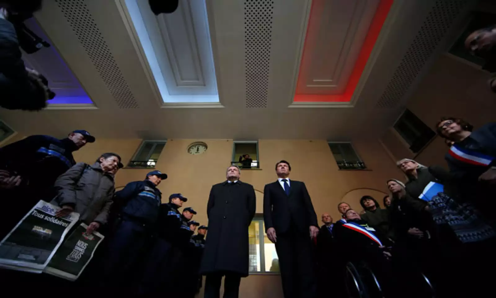 Funcionarios guardaron un minuto de silencio