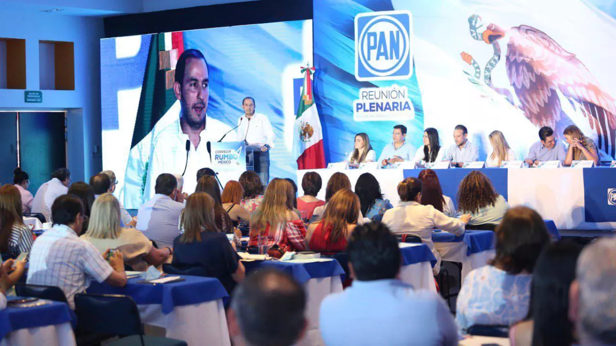 Marko Cortés en plenaria