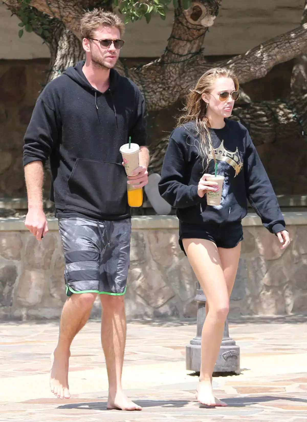 El actor fue visto en actitudes apasionadas con Maika Monroe durante los festejo del Día de la Independencia, según la revista Us Magazine.