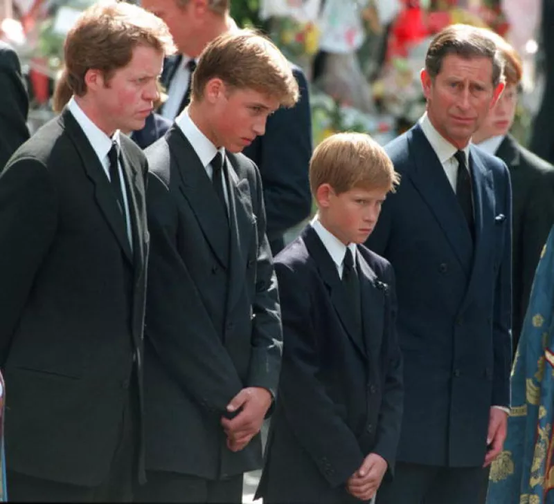 Después de la muerte de Lady Di, se llegó a un acuerdo con los medios de mantener la privacidad de William y Harry.