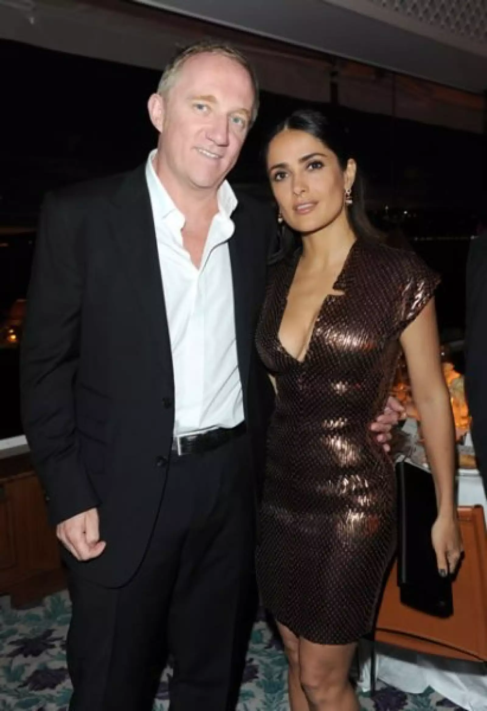 Salma Hayek llegó acompañada de su esposo, François-Henri Pinault, cuyo grupo Pinault-Printemps es dueño de la firma italiana.