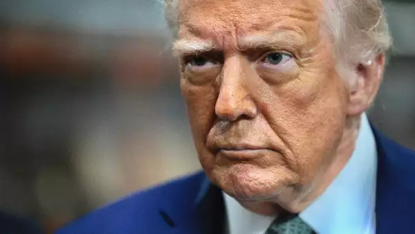 Trump anuncia aranceles de % a los autos, un golpe para el sector automotriz