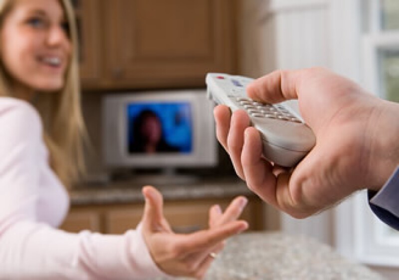 Comerciales invitan a oprimir un botón en el control remoto para recibir mayor información y si se oprime otro, se envía publicidad por correo. (Foto: Jupiter Images)