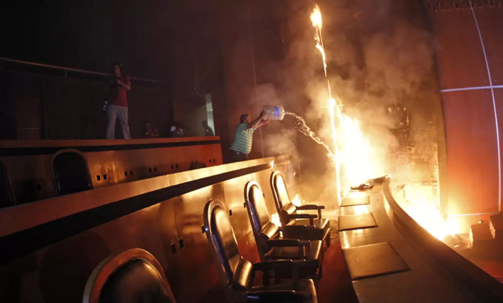 El incendio en el salón de plenos no se propagó, según  Protección Civil estatal.