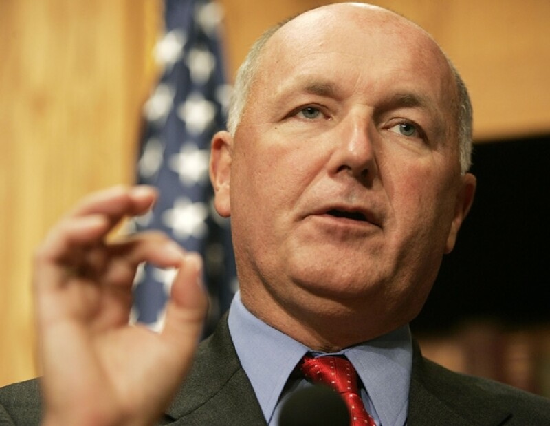 El congresista Pete Hoekstra subió a su twitter información confidencial sobre una visita secreta a Afganistán.
