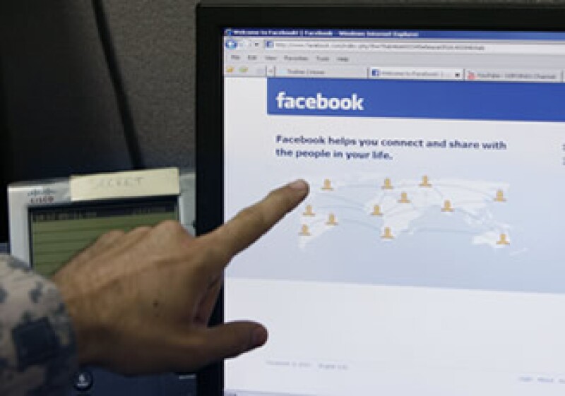 Facebook dijo que antes de aplicar los cambios los discutió con la Comisión de Comercio estadounidense. (Foto: AP)