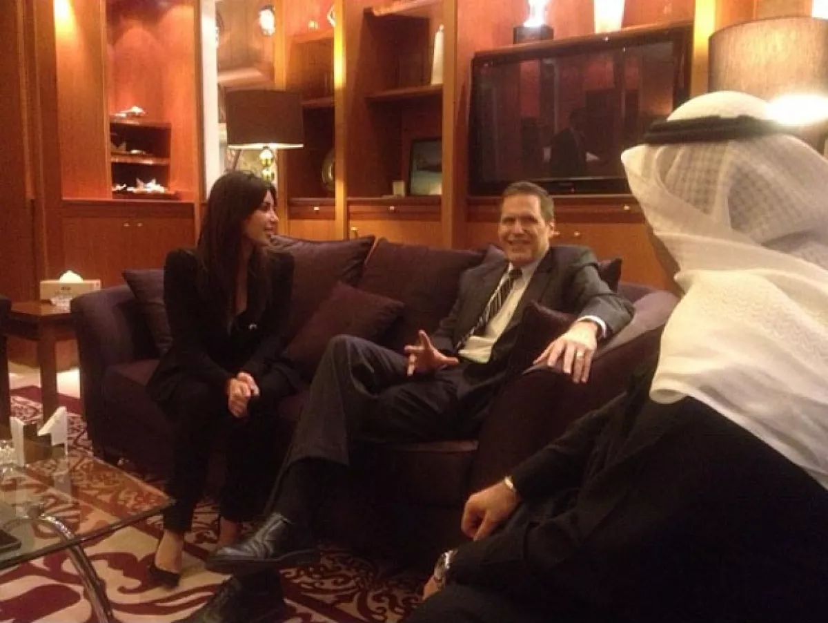 Kim encontró la forma de reunirse con el embajador de Estados Unidos en Kuwait, Matthew Tueller, la pregunta es: ¿De qué habrán platicado?