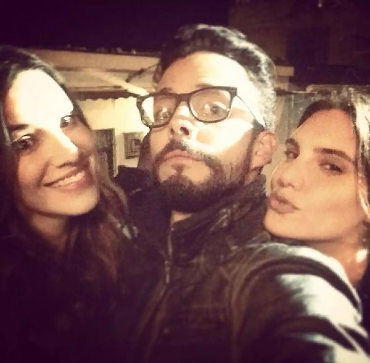 Macarena en una imagen difundida en Twitter, grabando Cumbia Ninja en Bogotá.