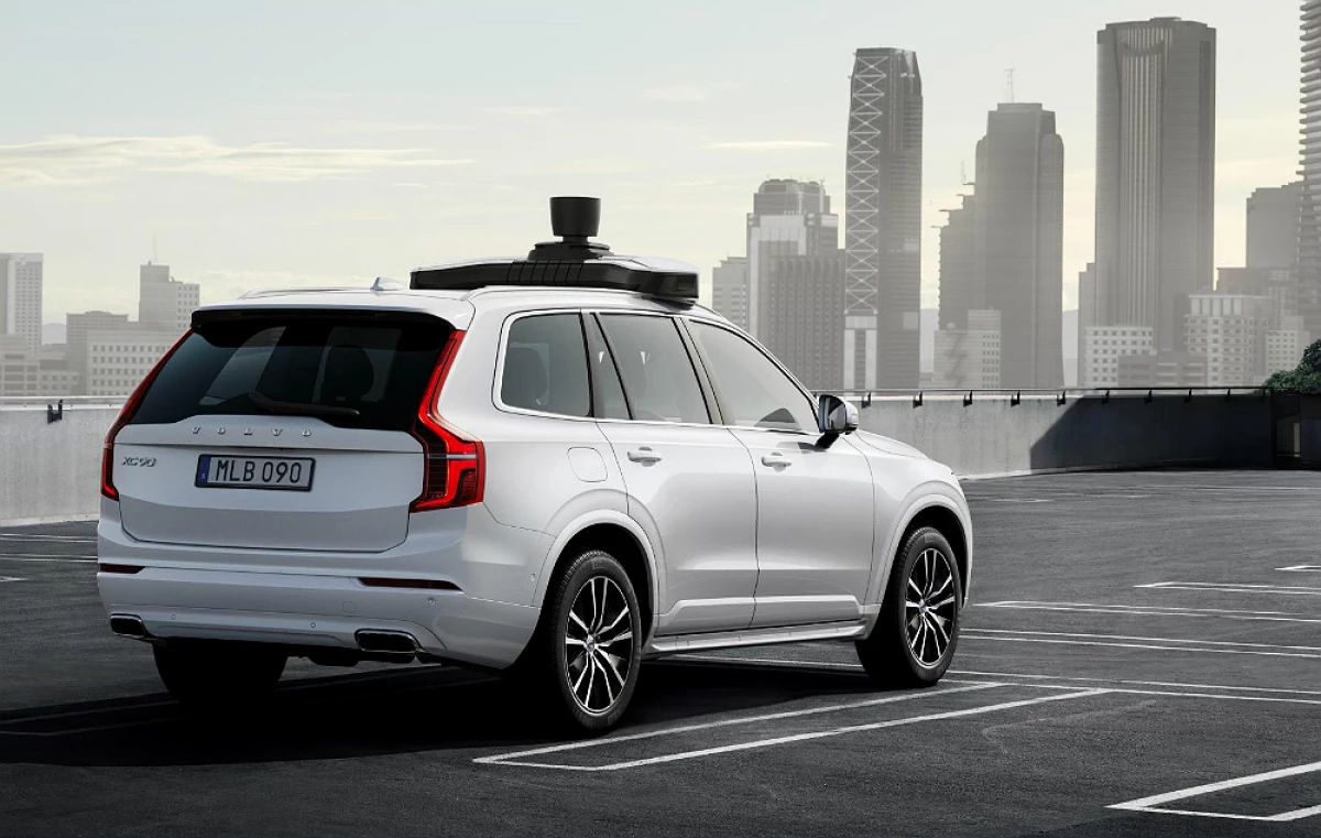 Volvo Uber tras.jpg