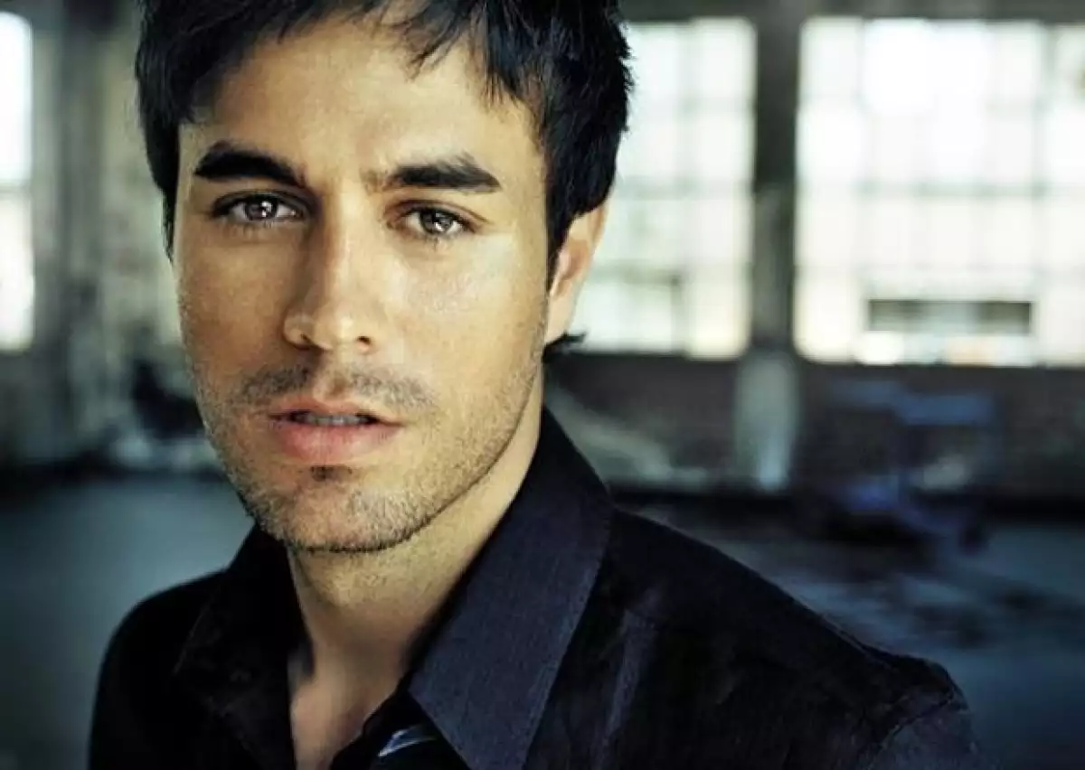 El español dijo a la revista People que cumplirá su promesa y que sólo está esperando tener un día libre y depilarse para pagar su apuesta.