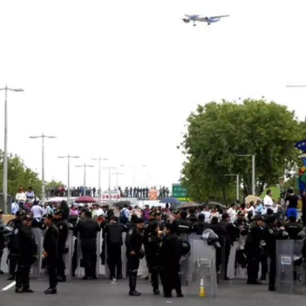 bloqueo maestros aeropuerto 14