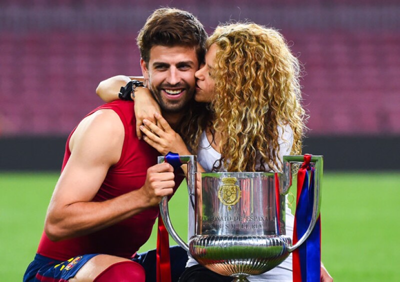 La cantante y el futbolista derramaron miel en Camp Nou con el festejo del Barcelona.