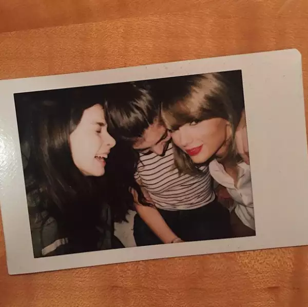 Lorde publicó esta foto junto a su amiga Taylor y una de las integrantes de Haim.