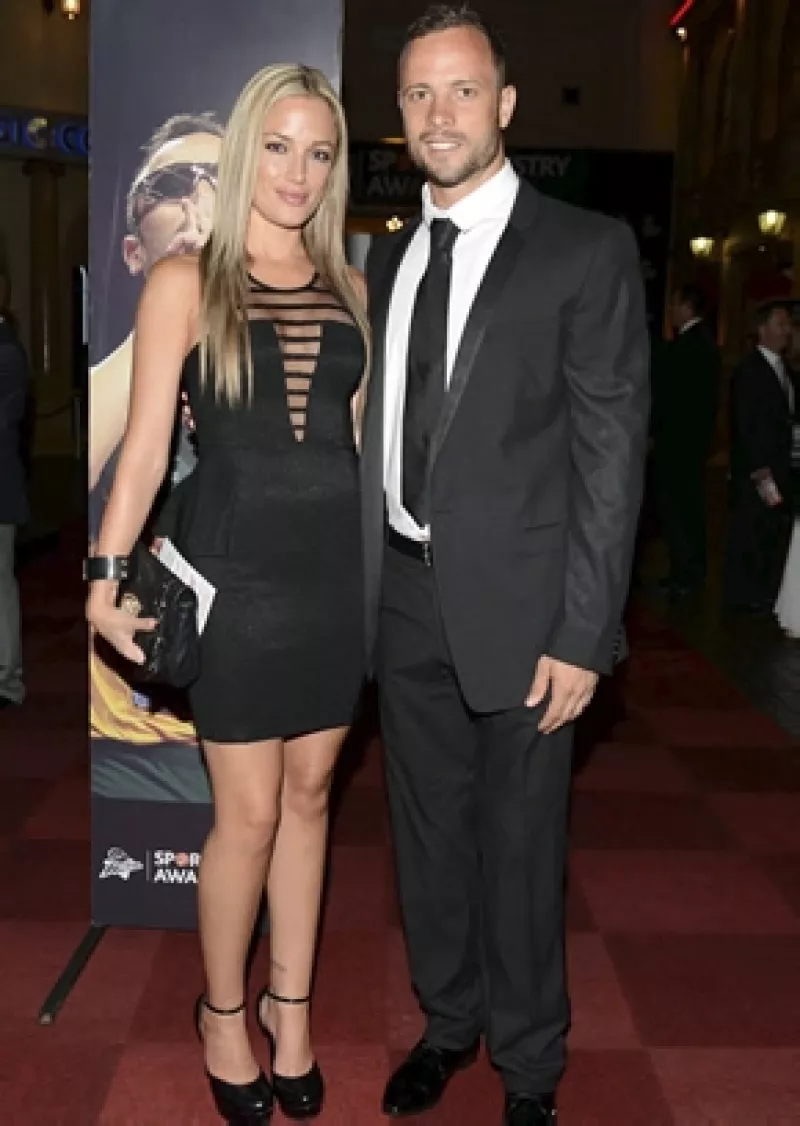 Ayer la noticia por la muerte de la modelo Reeva Steenkamp dio la vuelta al mundo, ahora se anuncia que el atleta olímpico enfrentará fuertes cargos por la muerte de su novia.