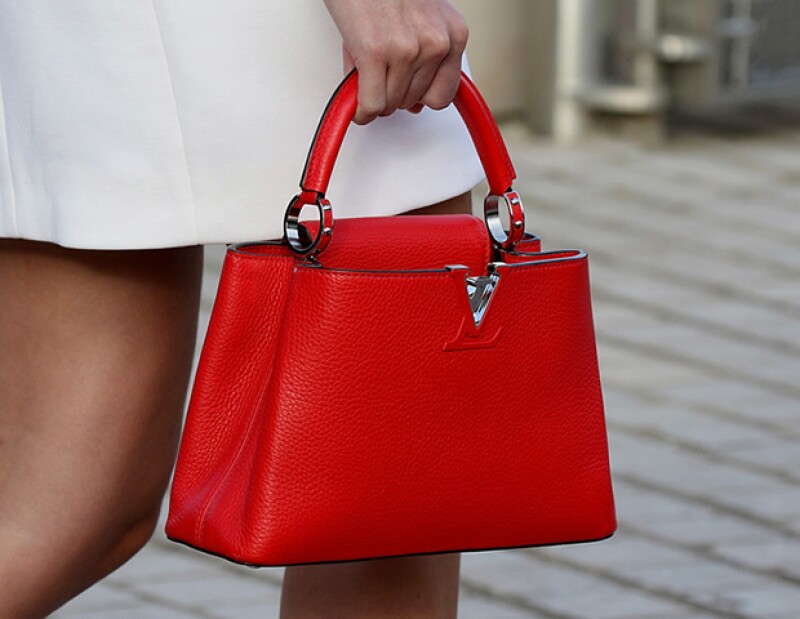 Lala Rudge presume la Capucine de Louis Vuitton en la presentación SS16 de la firma.