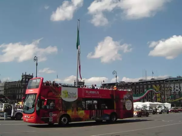 Puedes tomar el recorrido del Turibus tanto en la mañana como en la noche.
