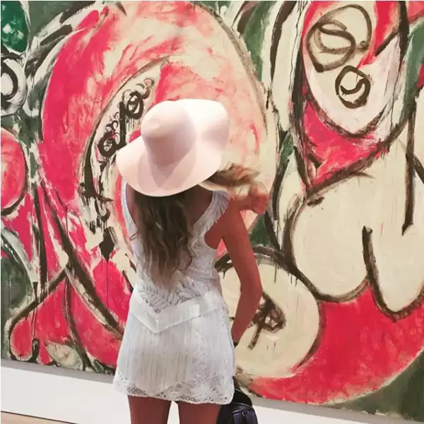 Describe su estilo como