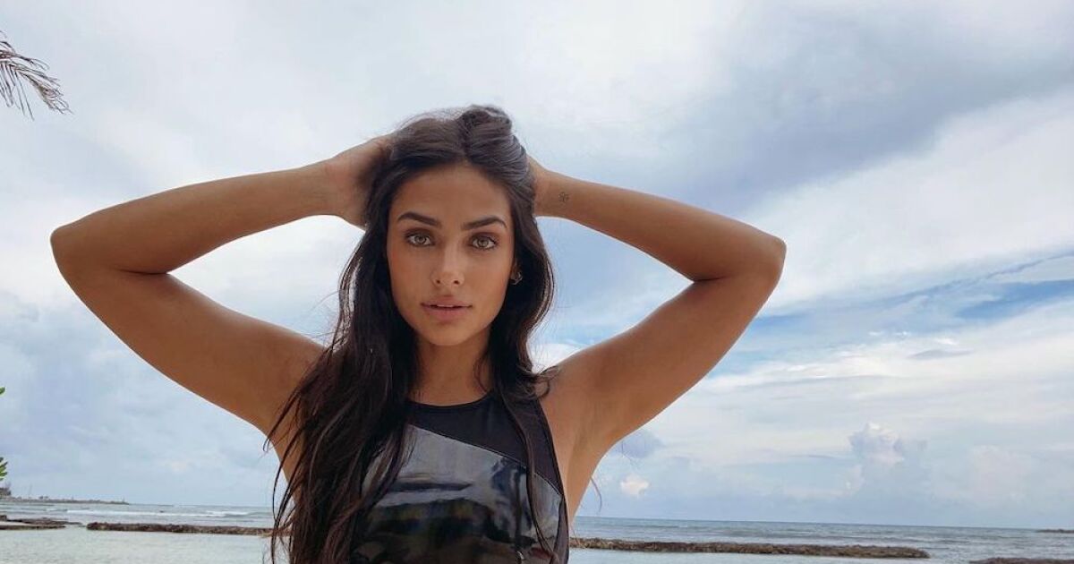 Renata Notni celebrates natural beauty by posing topless