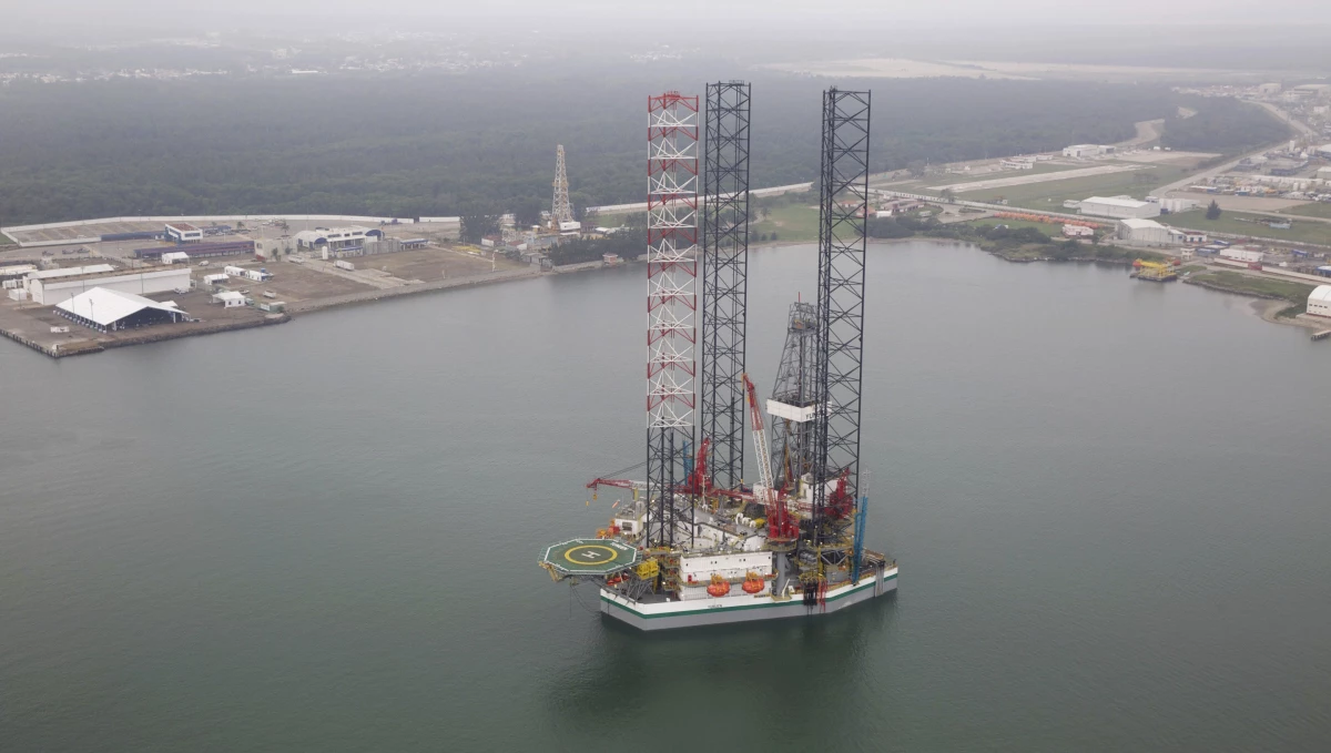 Fitch Pemex calificacion