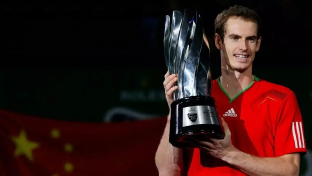 murray sostiene su trofeo
