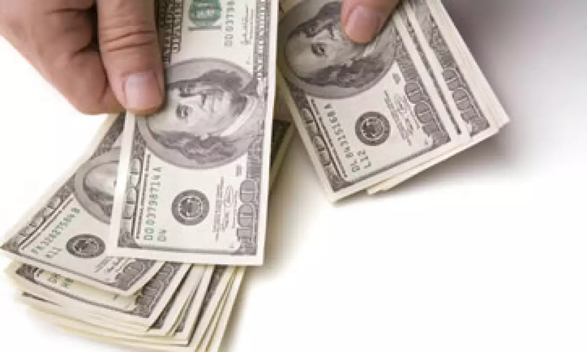 A la compra, el billete verde se ubicó en 16.85 pesos a la venta en bancos. (Foto: iStock by Gettty Images )