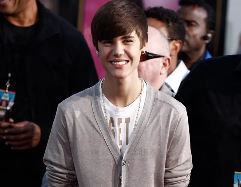 Según informó el Jefe de Gobierno del DF, Marcelo Ebrard, el ídolo pop aceptó presentarse gratuitamente el próximo 11 de junio.