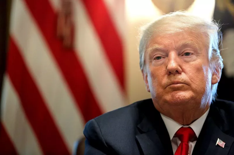 Donald Trump tarjeta roja