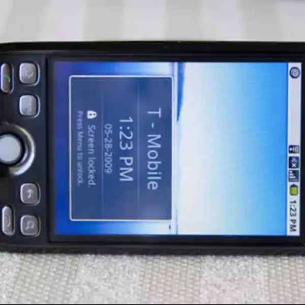 El T-Mobile G2 de Google Ion tiene capacidad de 512MB en memoria ROM y 288MB en memoria RAM