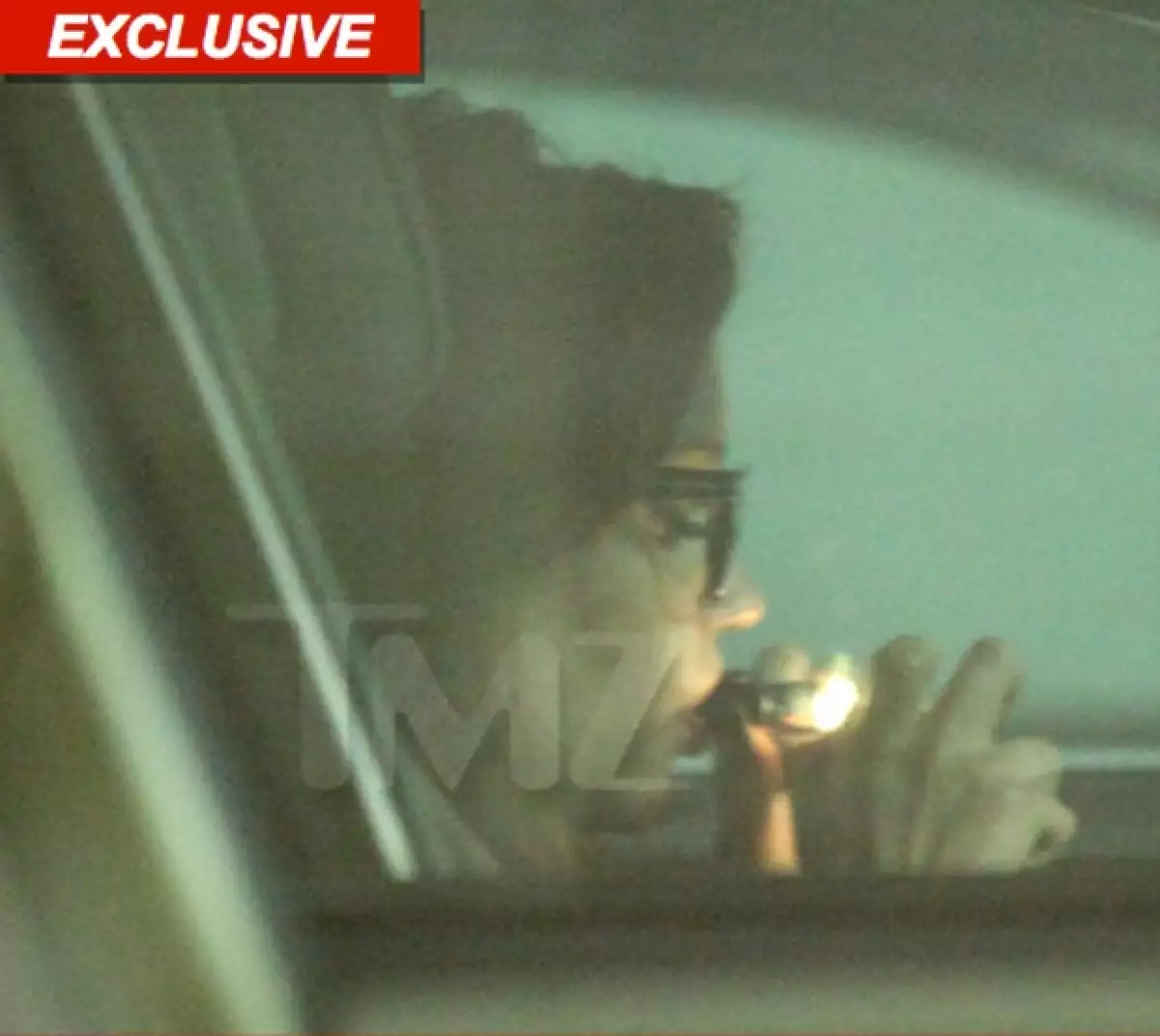 La actriz entró a Home Depot para comprar algunos focos.