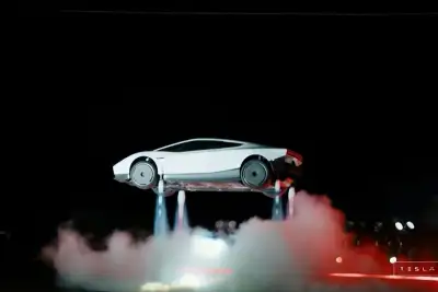 El Tesla Roadster salió disparado desde una rampa y aterrizó sobre sus ruedas durante una demostración que busca acercar el concepto de los autos voladores.