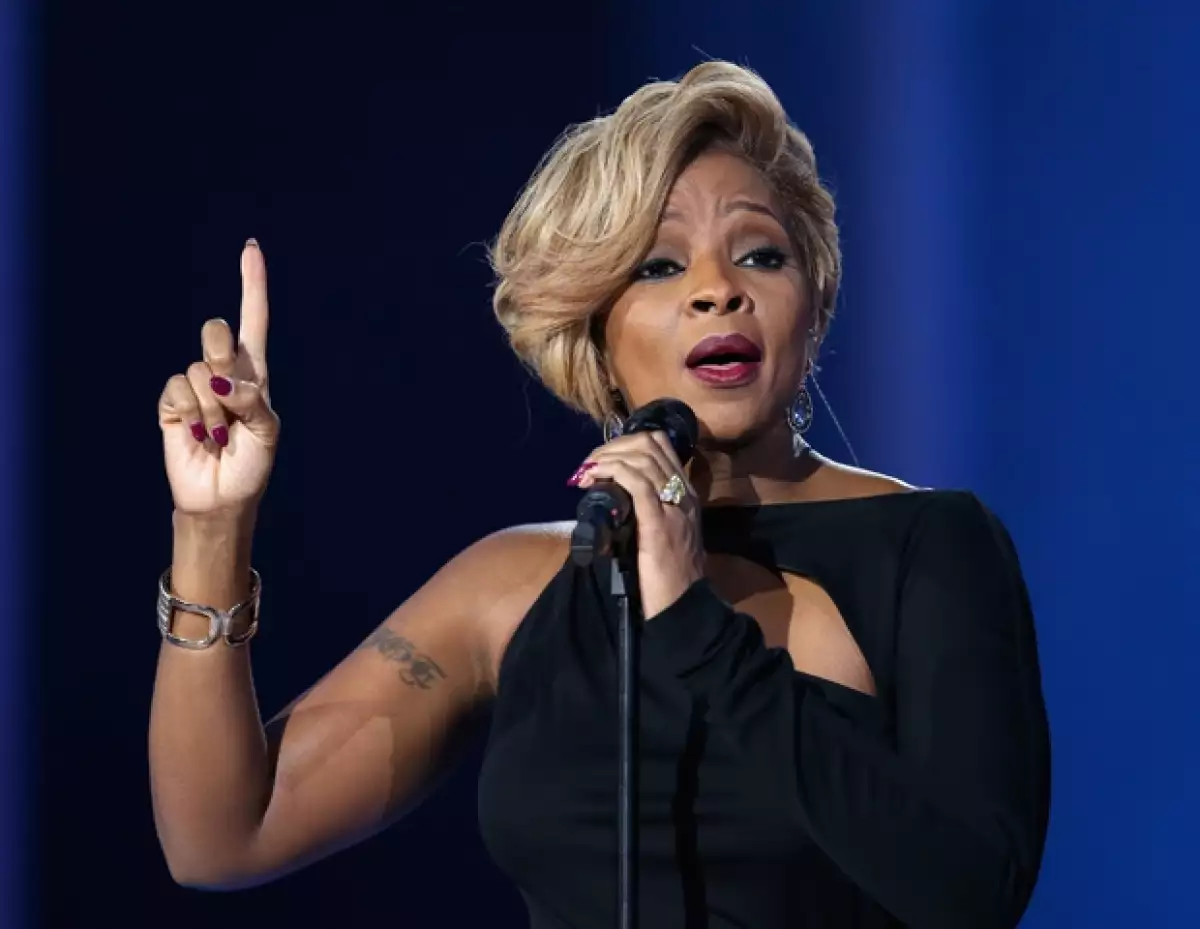 El papá de cantante, Thomas Blige se encuentra en estado crítico pues recibió tres puñaladas. De acuerdo con la policía de Michigan, la agresora pudo ser una ex pareja.