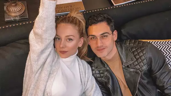 Ester Expósito y Alejandro Speitzer
