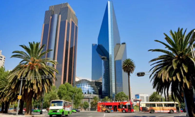 La Bolsa mexicana y el peso registran bajas tras anunciarse que la reforma plantea modificar los artículos 27 y 28 de la Constitución. (Foto: Getty Images)