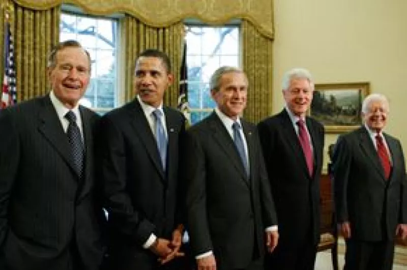 El presidente electo de EU calificó el encuentro de extraordinario, mientras George Bush le brindó sus mejores deseos y aseguró que la oficina Oval de la Casa Blanca "trasciende al individuo".