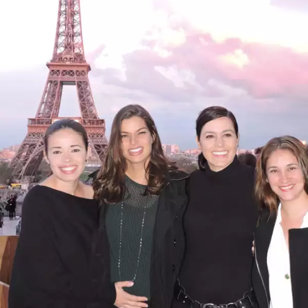 Para sorprender a Bárbara, sus amigas Gaby Ramírez, Paulina Rochín y Gaby Medrano la visitaron en París.