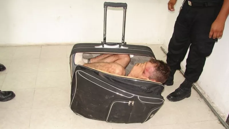 preso intenta escapar escondido en una maleta