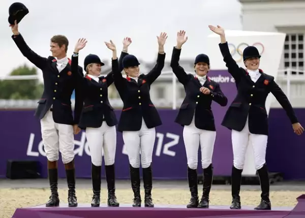 Zara Phillips y el conjunto británico consiguieron el martes el segundo puesto en el concurso completo por equipos en Londres 2012.