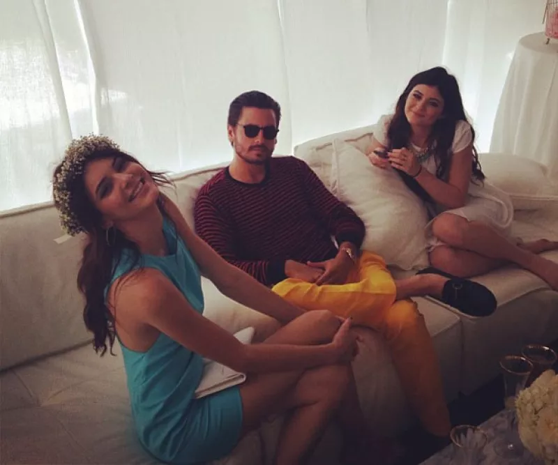 Familiares y amigos se reunieron este dos de junio para celebrar la llegada de la primogénita de la pareja. La mayoría de los invitados vistieron de color blanco.