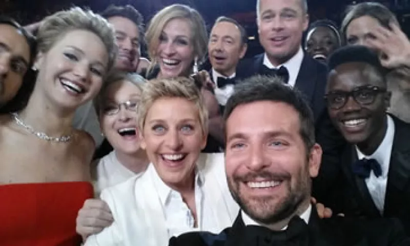 La conductora de los Premios Oscar, Ellen Degeneres, popularizó los autoretratos. (Foto: Getty Images)