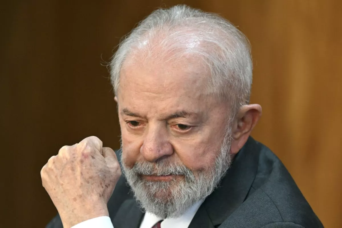 El presidente brasileño, Luiz Inácio Lula da Silva, hace gestos durante una ceremonia para asignar recursos del Fondo Amazonía a proyectos de seguridad para la Amazonia en el Palacio Planalto de Brasilia el 17 de junio de 2024.