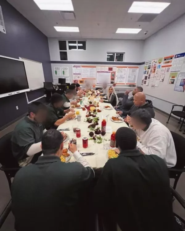 Kim Kardashian celebró Acción de Gracias en prisión con jóvenes detenidos y su excuñado Tristan Thompson