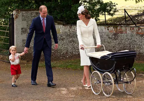 El príncipe George también acompañó a su hermana.