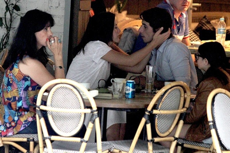 Zuria y Alberto intercambiaron miradas durante su salida a comer.