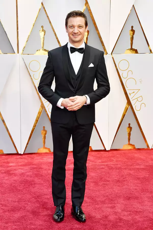 Quién es Jeremy Renner actor de Avengers que sufrió un accidente