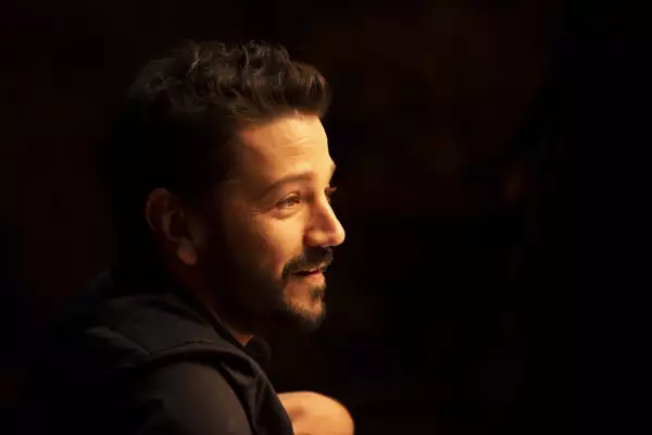 Diego Luna Pan y Circo 4
